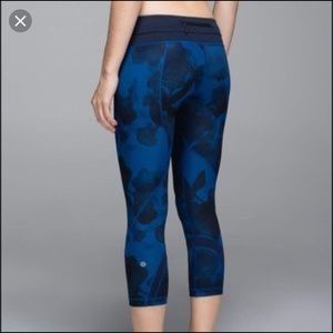 Lululemon Run Inspire II jumbo inky floral crop